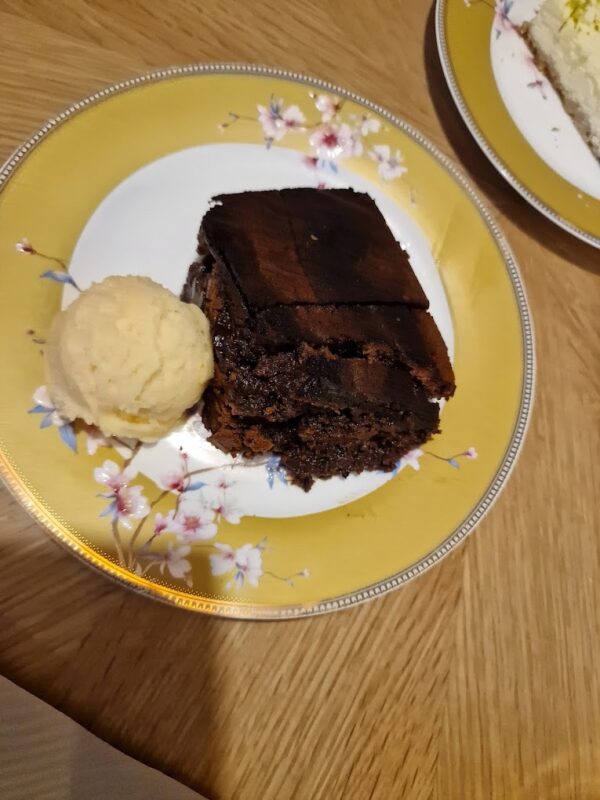 Brownie con helado