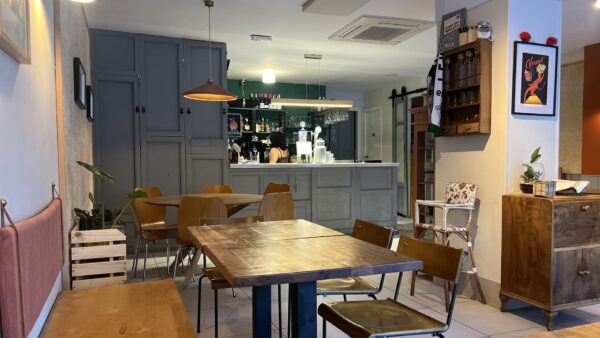 Interior del restaurante Artesa en Madrid